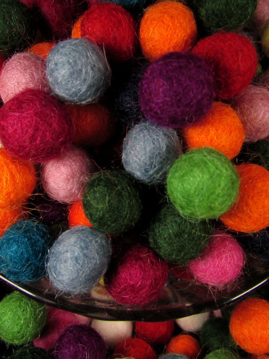 Lot of multi color 1 cm felt ball - F162
